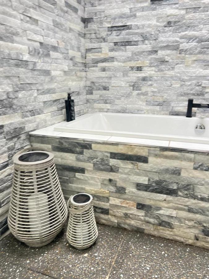 Central Belfast Modern Apartment Great Location Free Parking Bagian luar foto