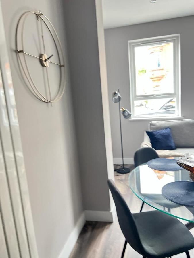 Central Belfast Modern Apartment Great Location Free Parking Bagian luar foto