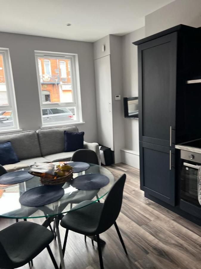 Central Belfast Modern Apartment Great Location Free Parking Bagian luar foto